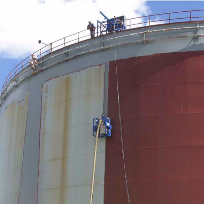 高空作業(yè)儲(chǔ)油罐外壁拋丸機(jī)施工現(xiàn)場(chǎng)圖 高空作業(yè)儲(chǔ)油罐外壁拋丸機(jī)施工現(xiàn)場(chǎng)圖