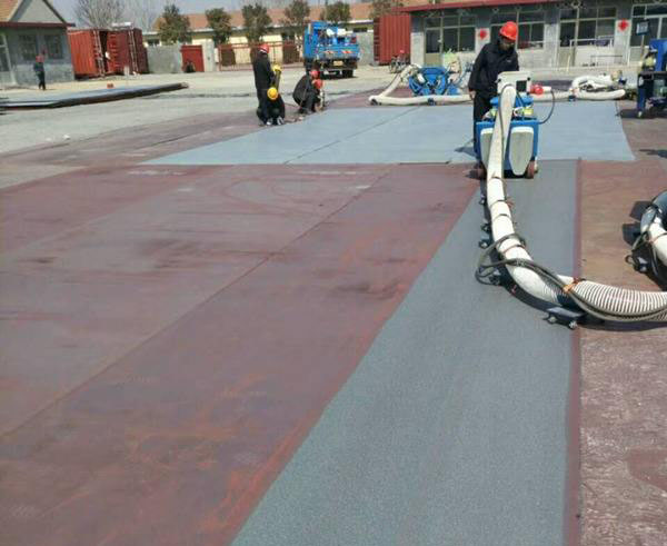 圖二,路面拋丸機(jī)清理大型鋼板 圖二,路面拋丸機(jī)清理大型鋼板